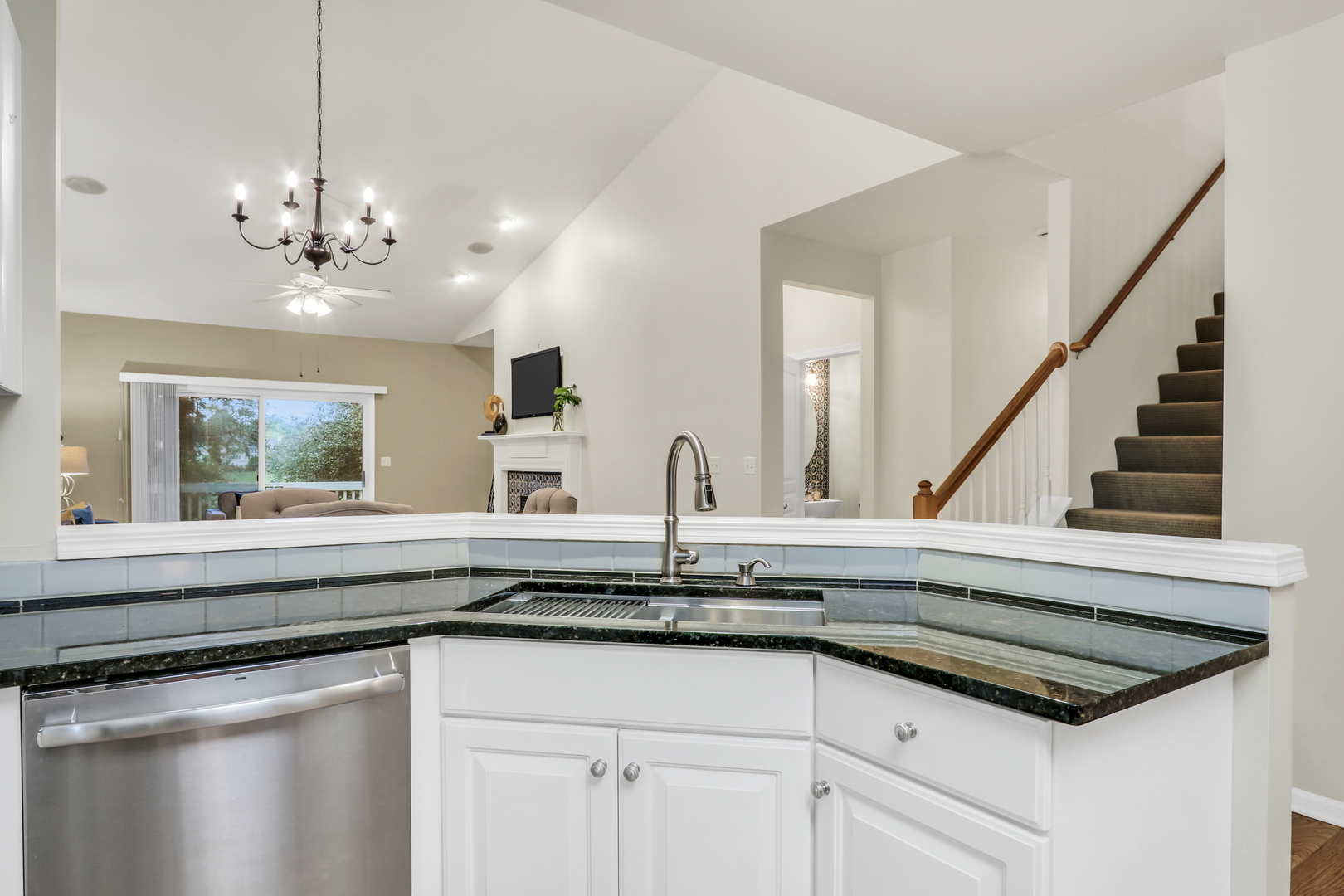 2835 Waterfront Avenue Property Photo 8