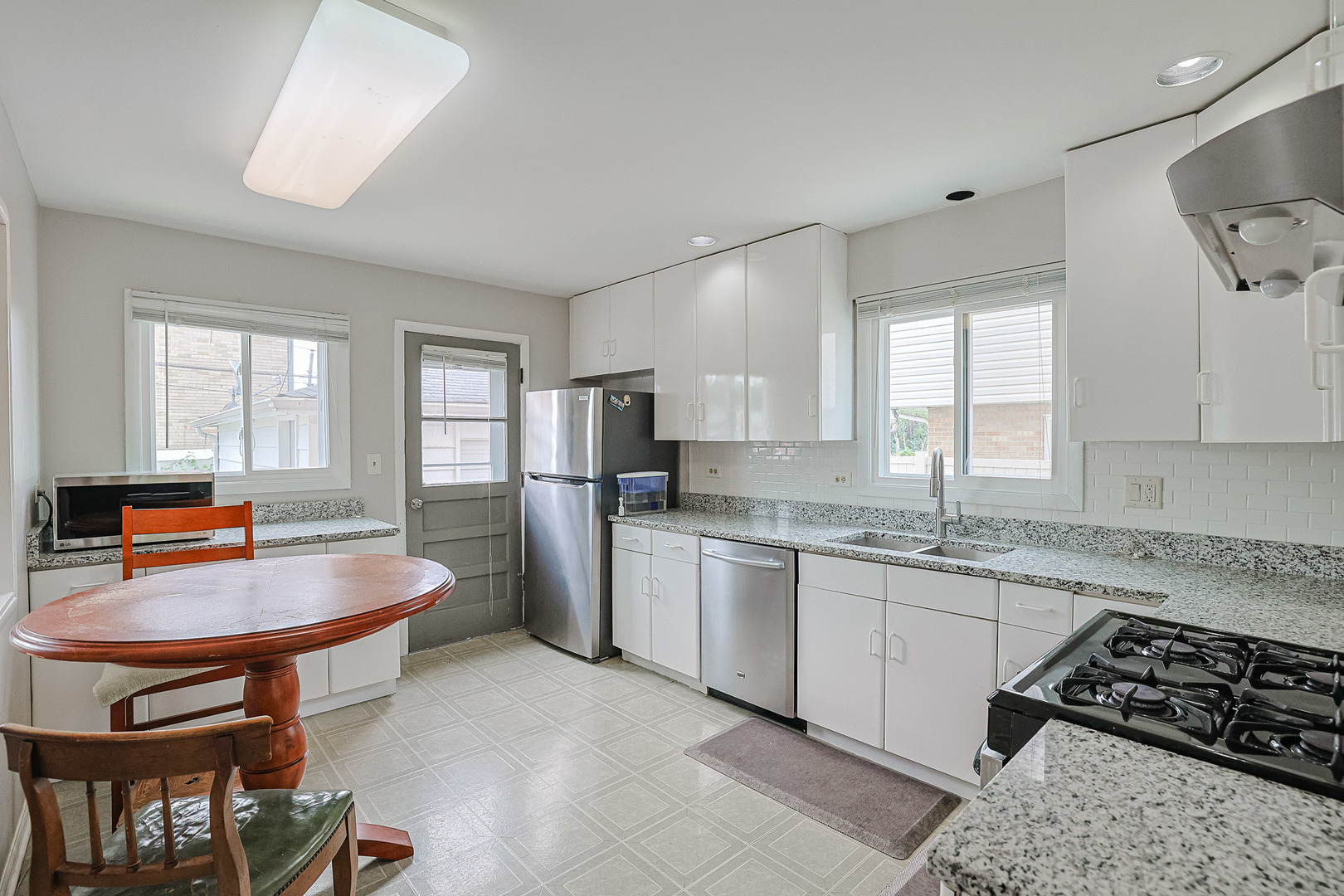 9389 Hamlin Avenue Property Photo 6