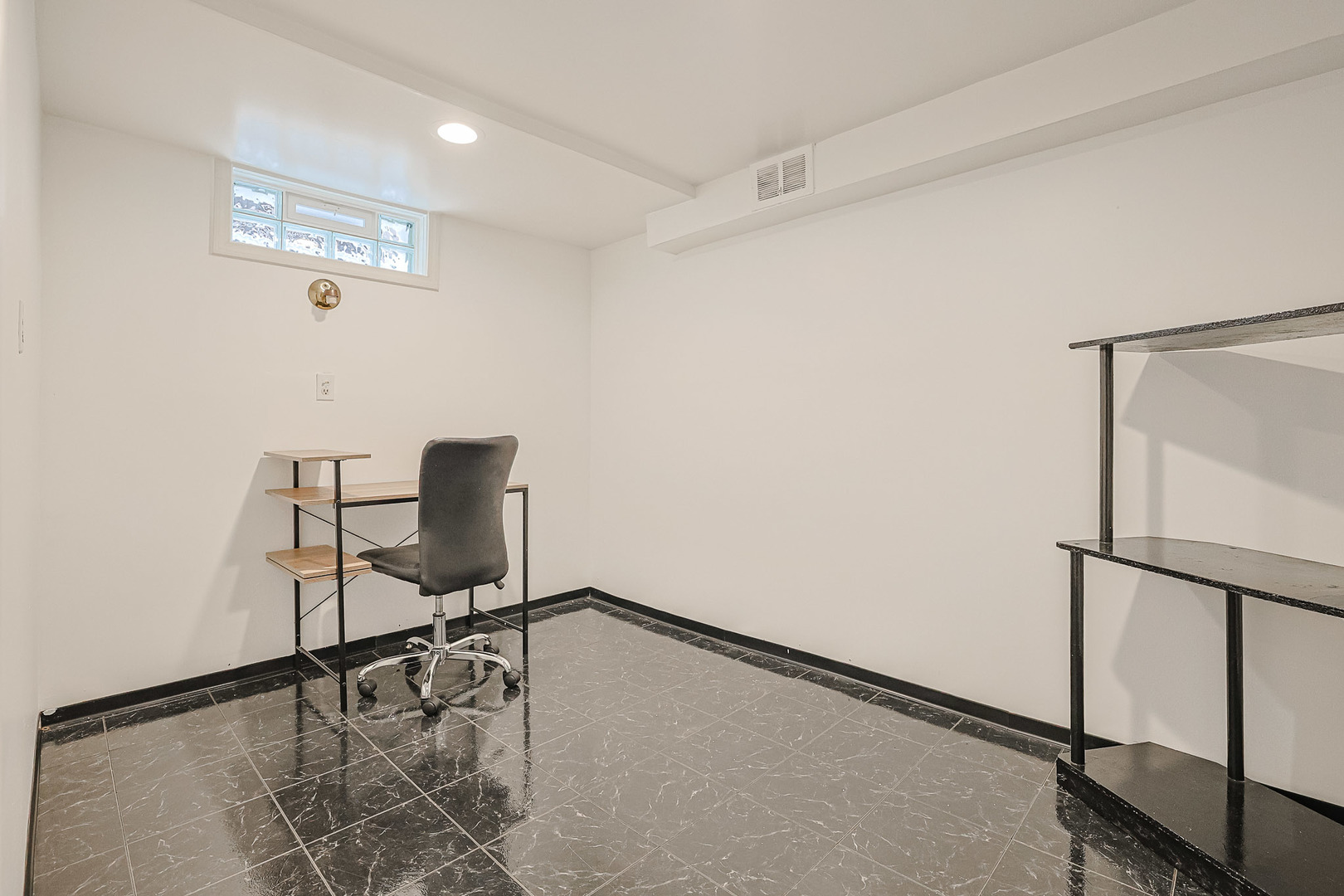 9389 Hamlin Avenue Property Photo 11
