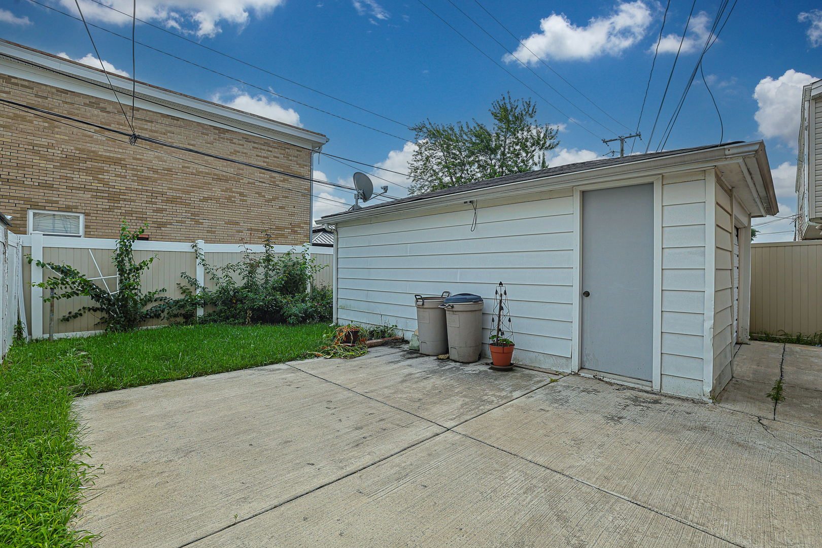 9389 Hamlin Avenue Property Photo 25