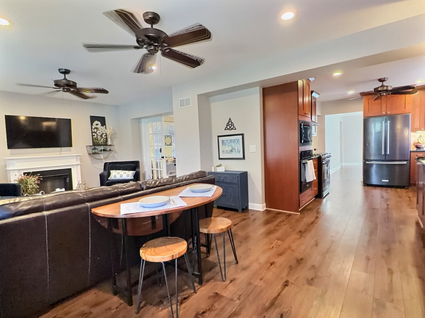 10711 S Artesian Avenue Property Photo 3
