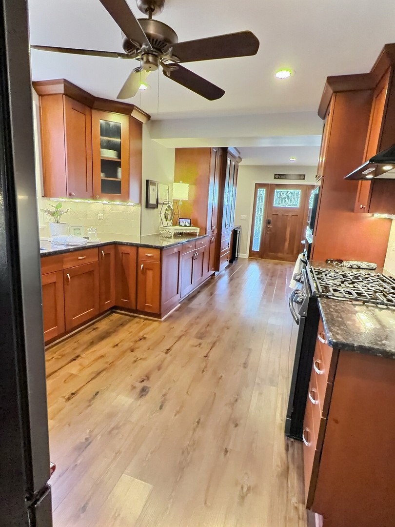 10711 S Artesian Avenue Property Photo 5
