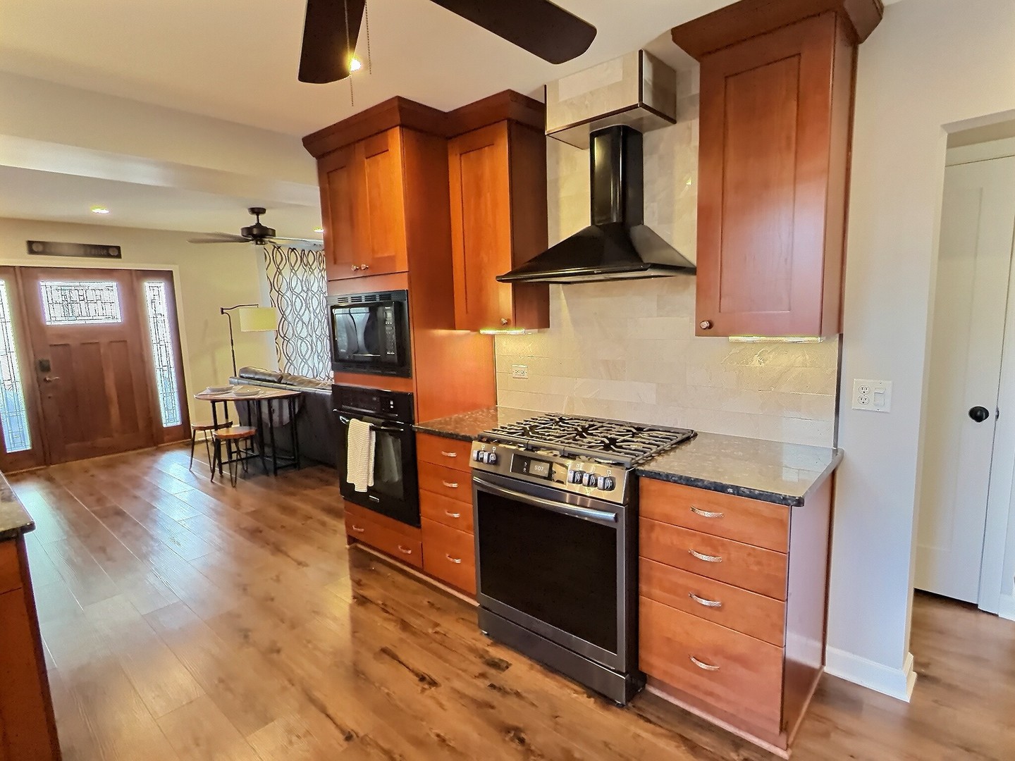 10711 S Artesian Avenue Property Photo 6