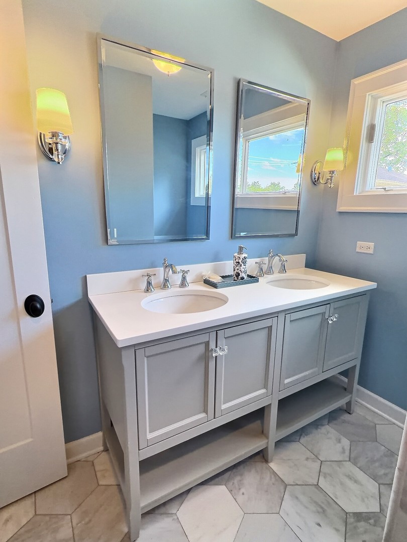 10711 S Artesian Avenue Property Photo 16