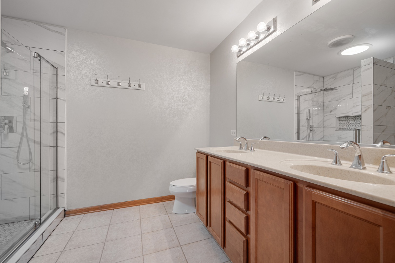 5568 Cambridge Way Property Photo 15