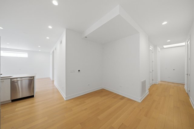 434 W Melrose Street 301 Property Photo 10