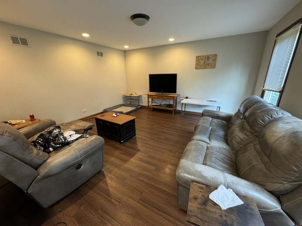 1013 E Benton Avenue Property Photo 6