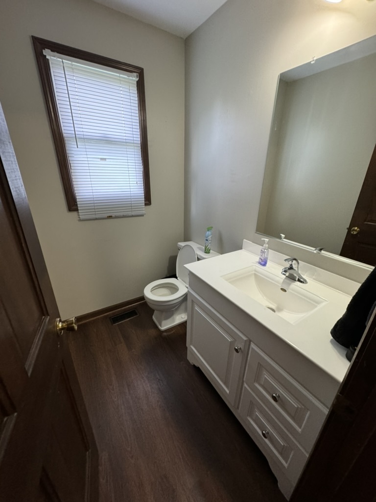 1013 E Benton Avenue Property Photo 8
