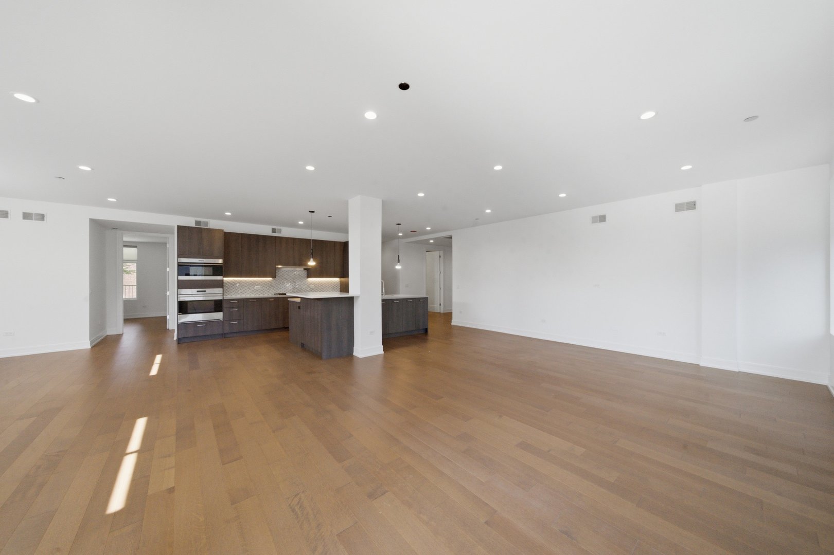 434 W Melrose Street 401 Property Photo 3