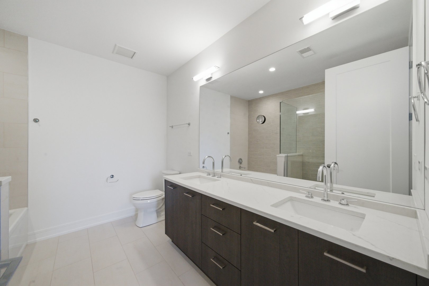434 W Melrose Street 401 Property Photo 10