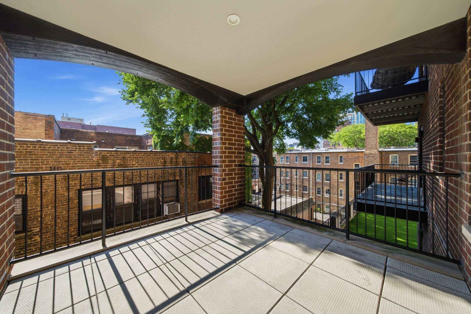 434 W Melrose Street 401 Property Photo 12
