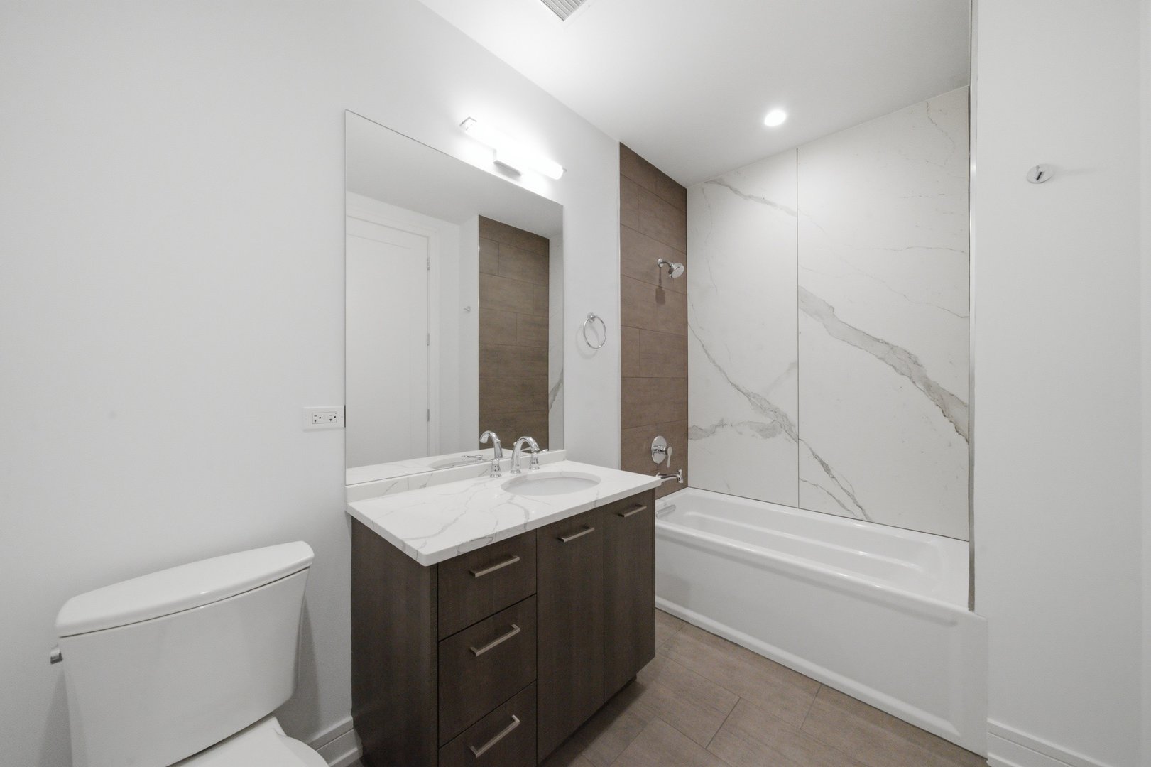 434 W Melrose Street 401 Property Photo 13