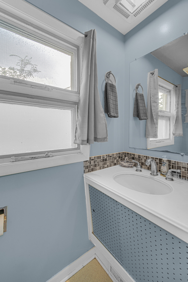 909 Pershing Drive Property Photo 12