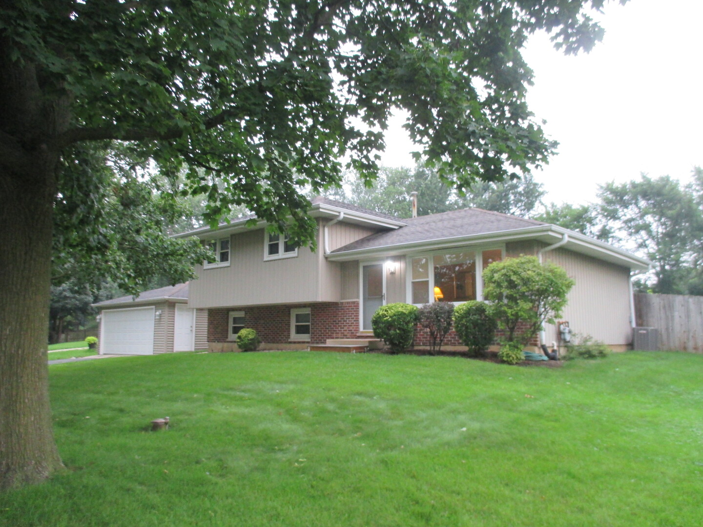 23w554 Burdette Avenue Property Photo 1