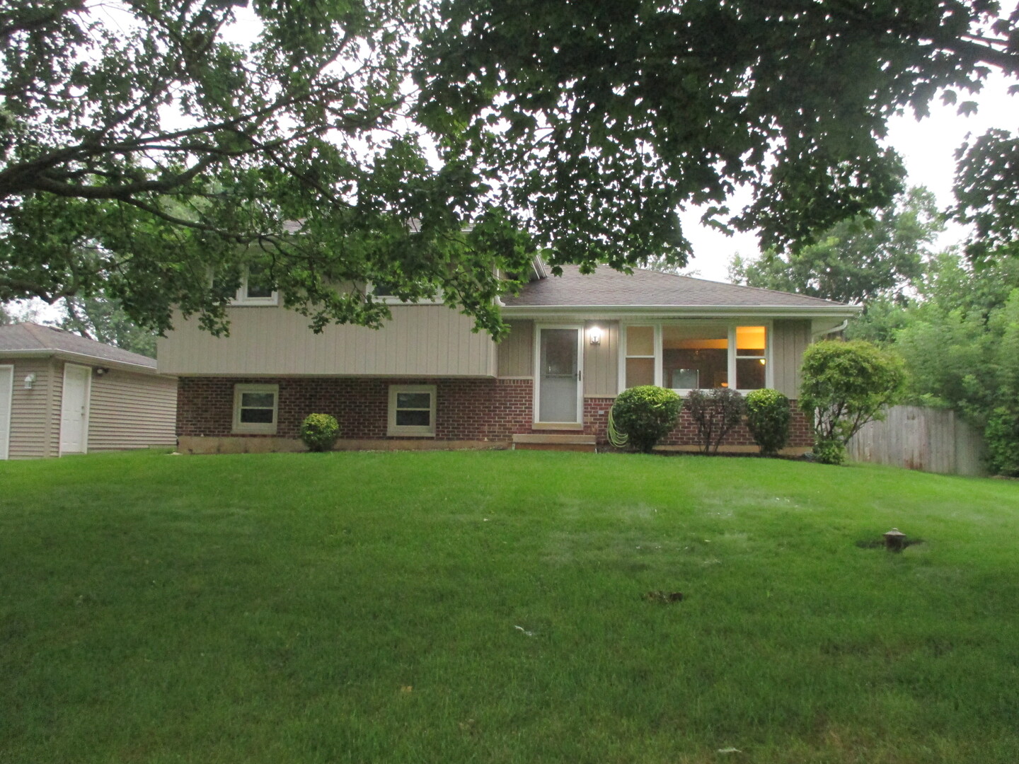 23w554 Burdette Avenue Property Photo 2