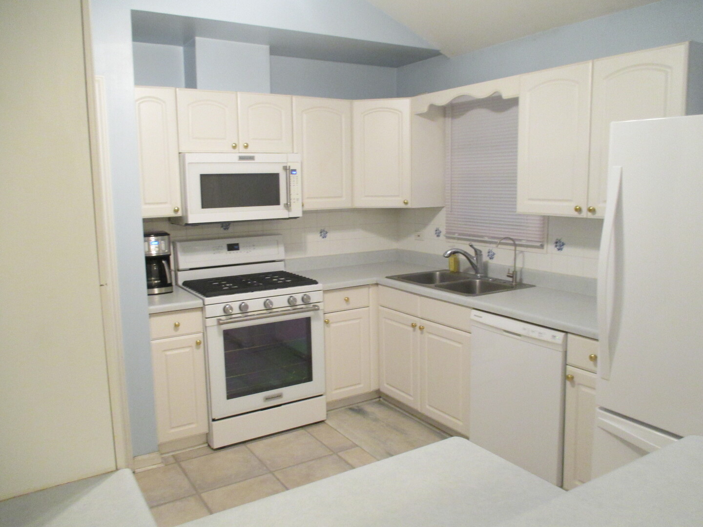 23w554 Burdette Avenue Property Photo 4