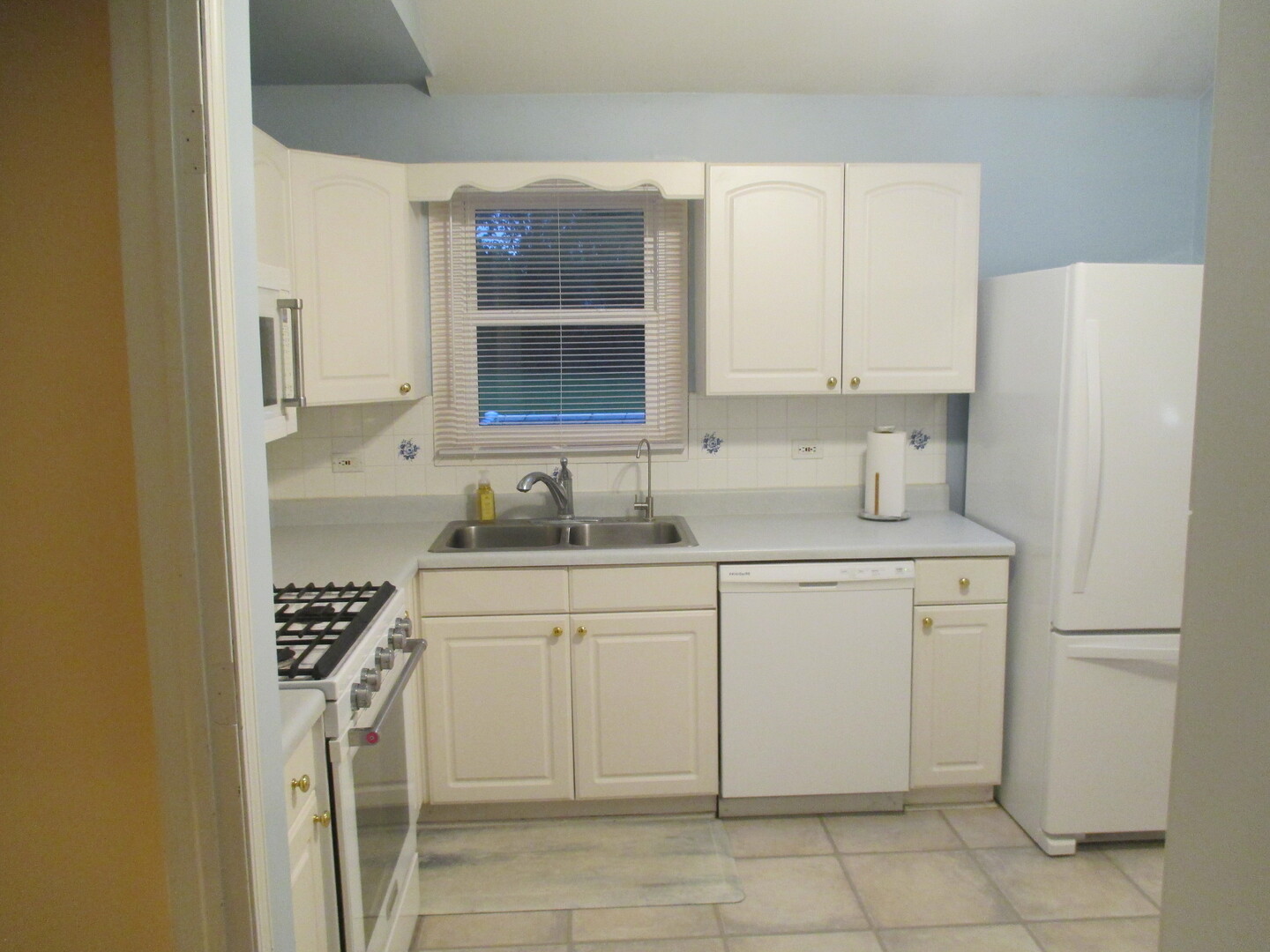 23w554 Burdette Avenue Property Photo 6