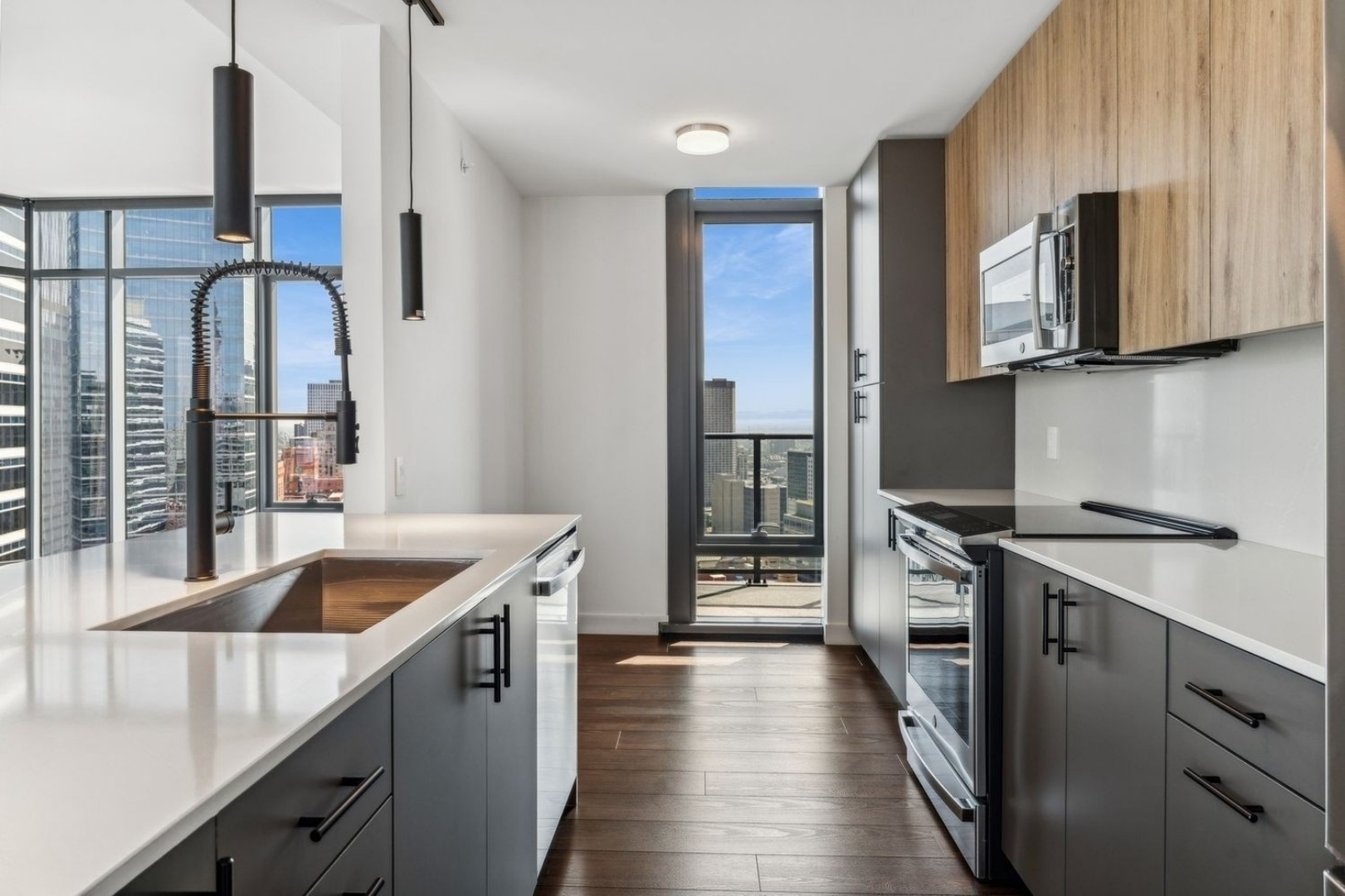 350 N Canal Street 3207 Property Photo 5
