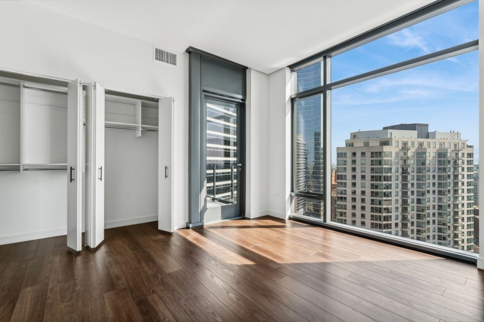 350 N Canal Street 3207 Property Photo 8