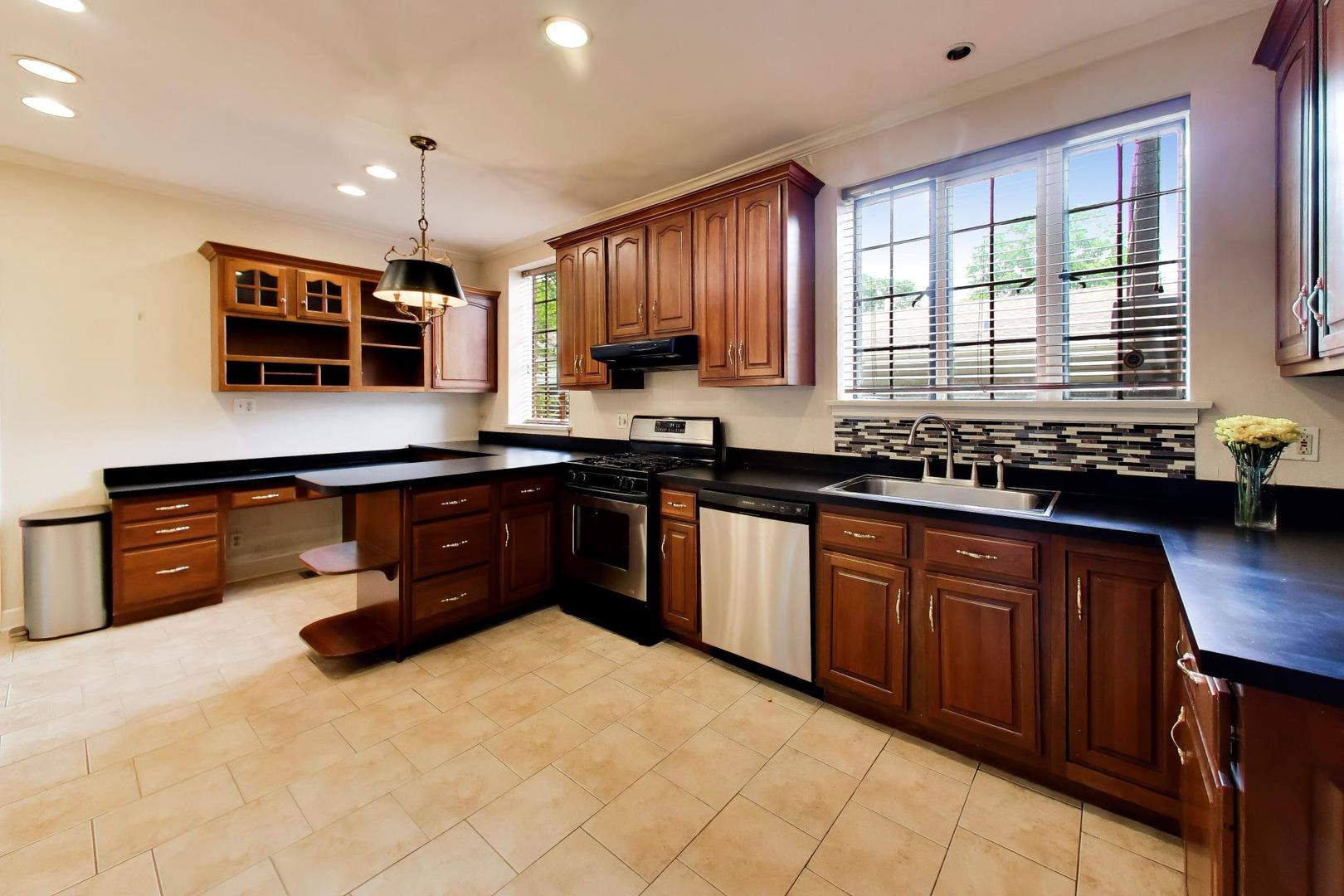 1240 William Street Property Photo 11