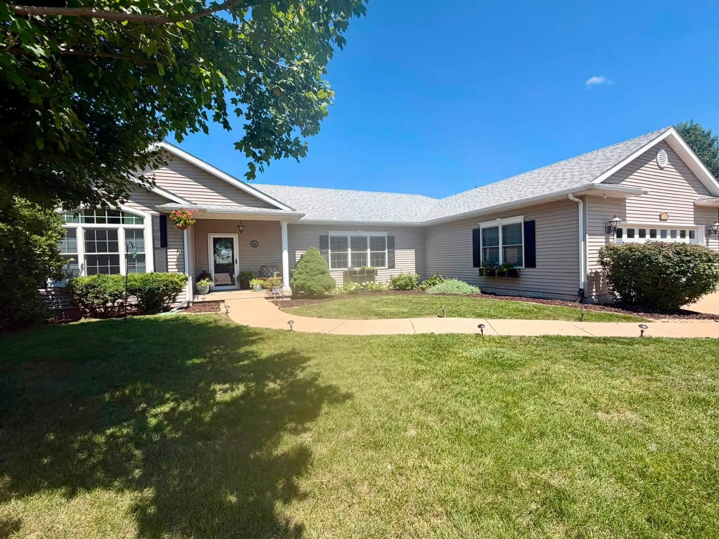 2718 E 58th Street Property Photo 1