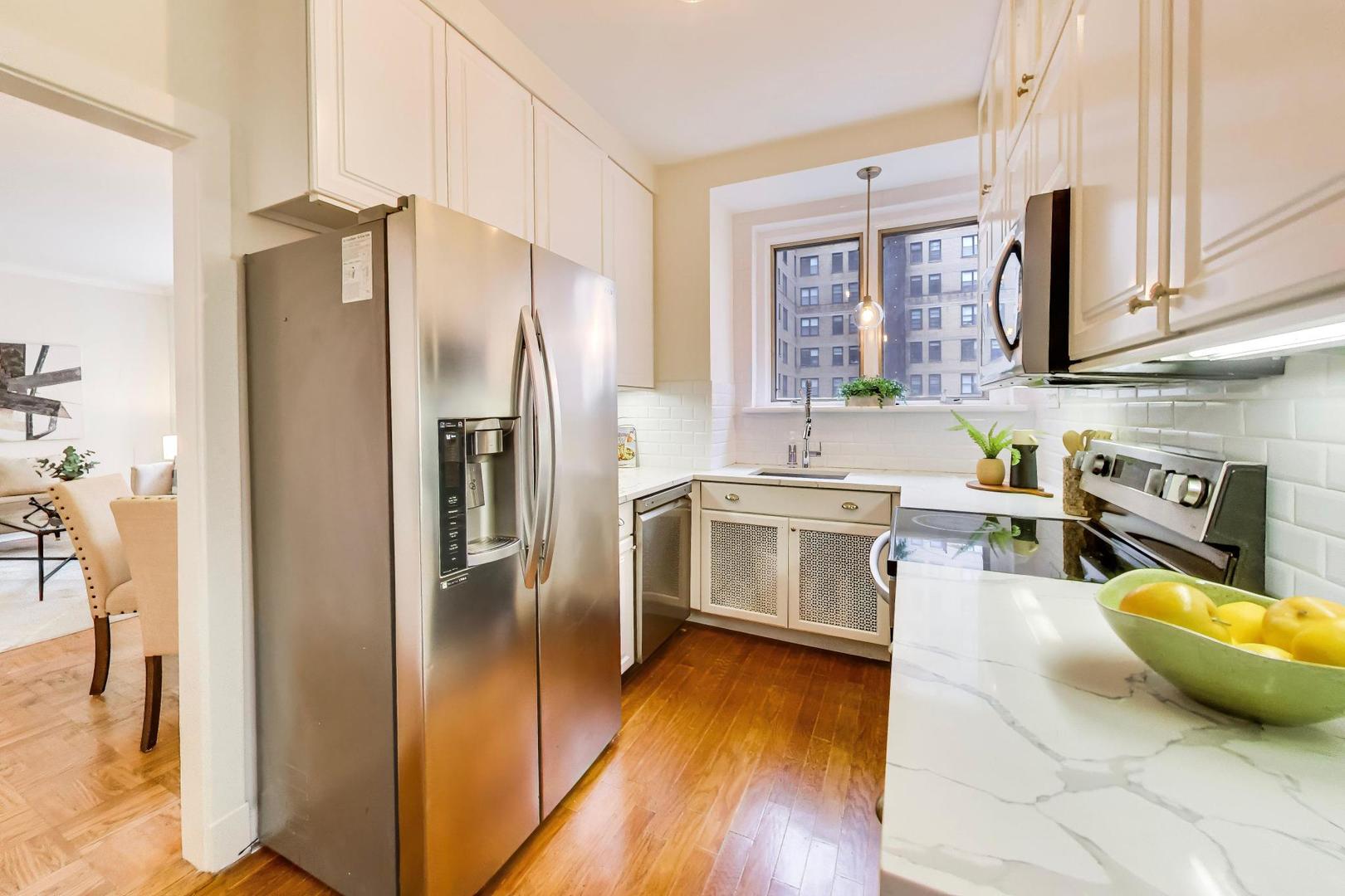 222 E Chestnut Street 9d Property Photo 6