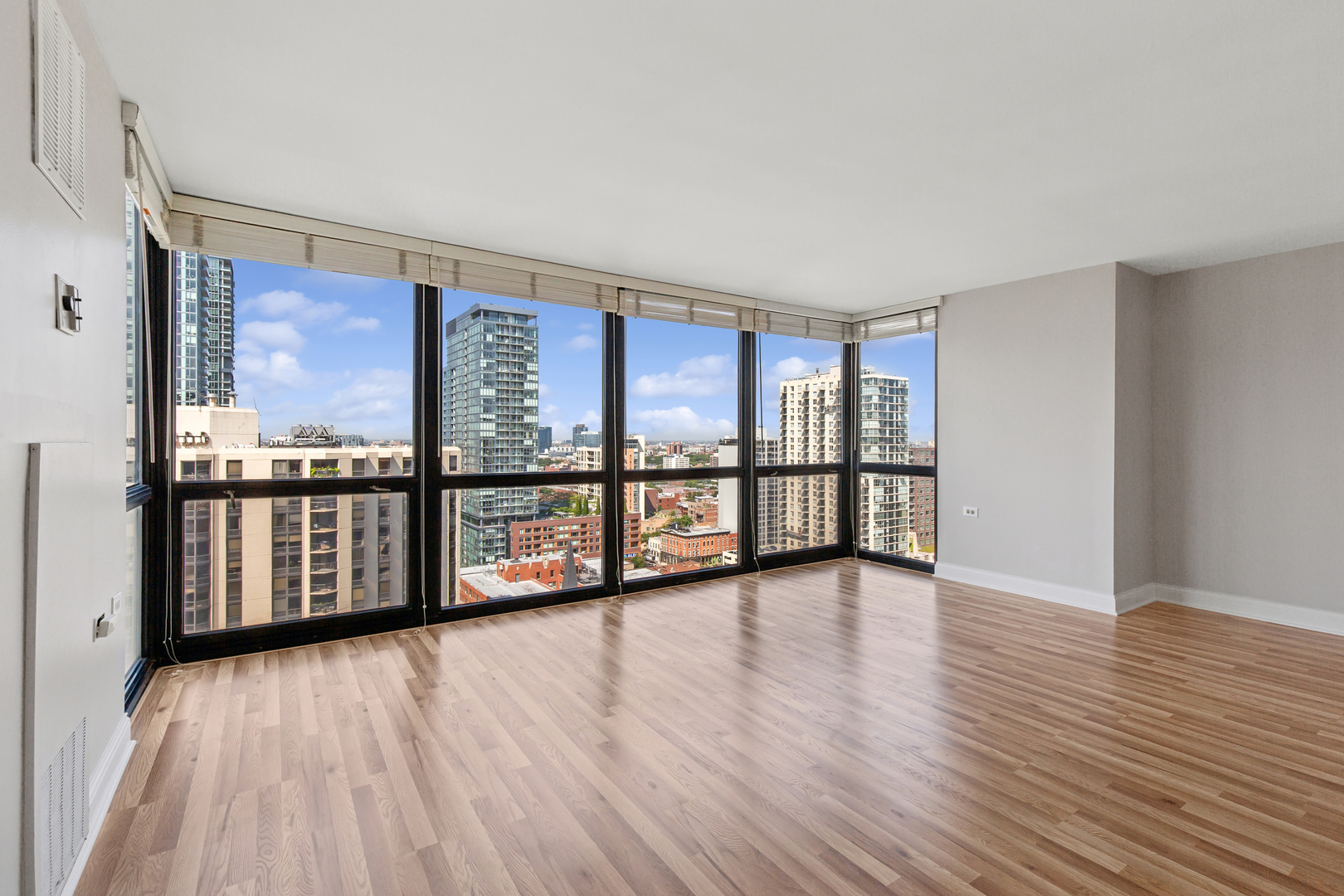 1122 N Clark Street 2102 Property Photo 8