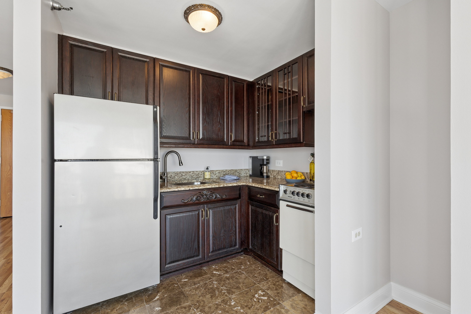1122 N Clark Street 2102 Property Photo 12
