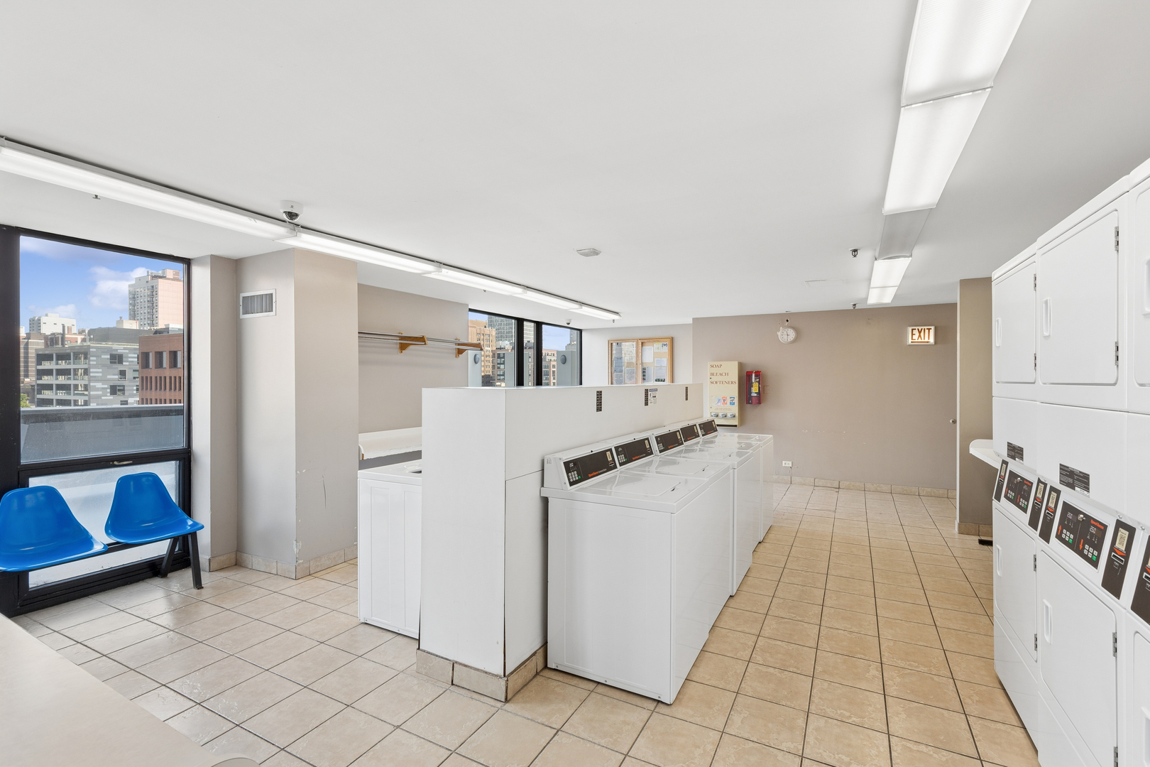 1122 N Clark Street 2102 Property Photo 23