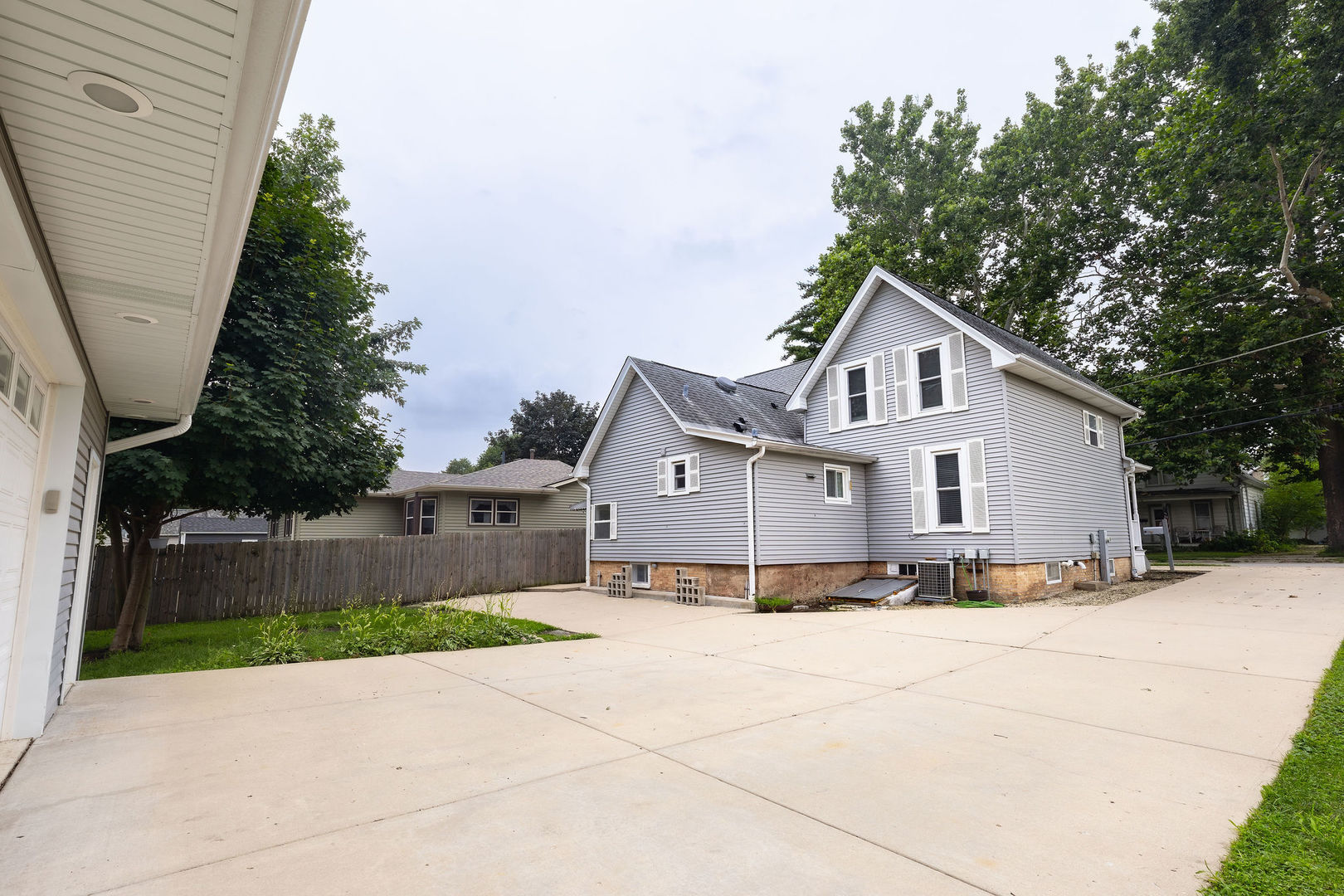 38 N Green Street Property Photo 2