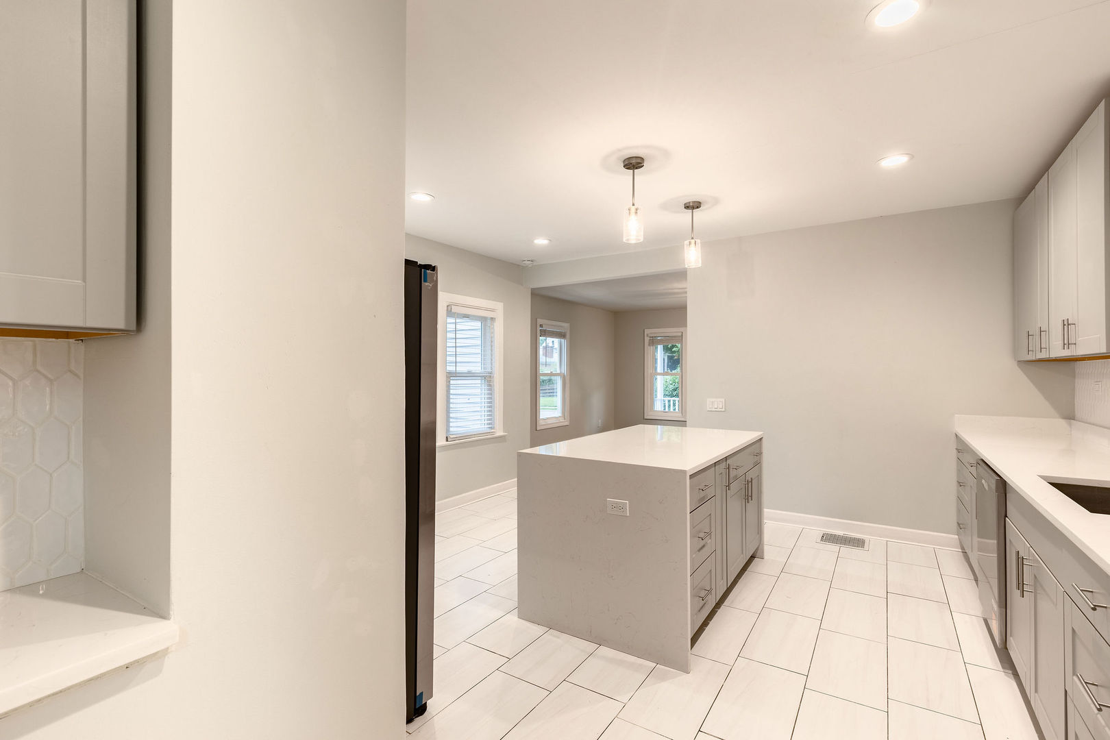 38 N Green Street Property Photo 10