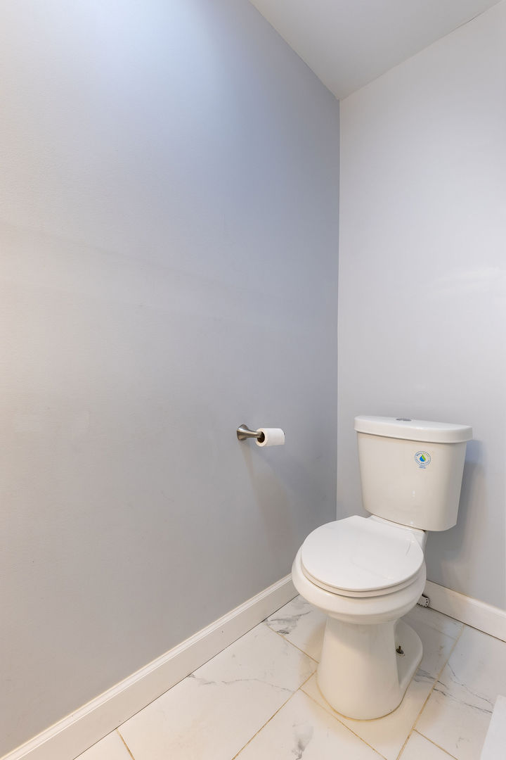 38 N Green Street Property Photo 11