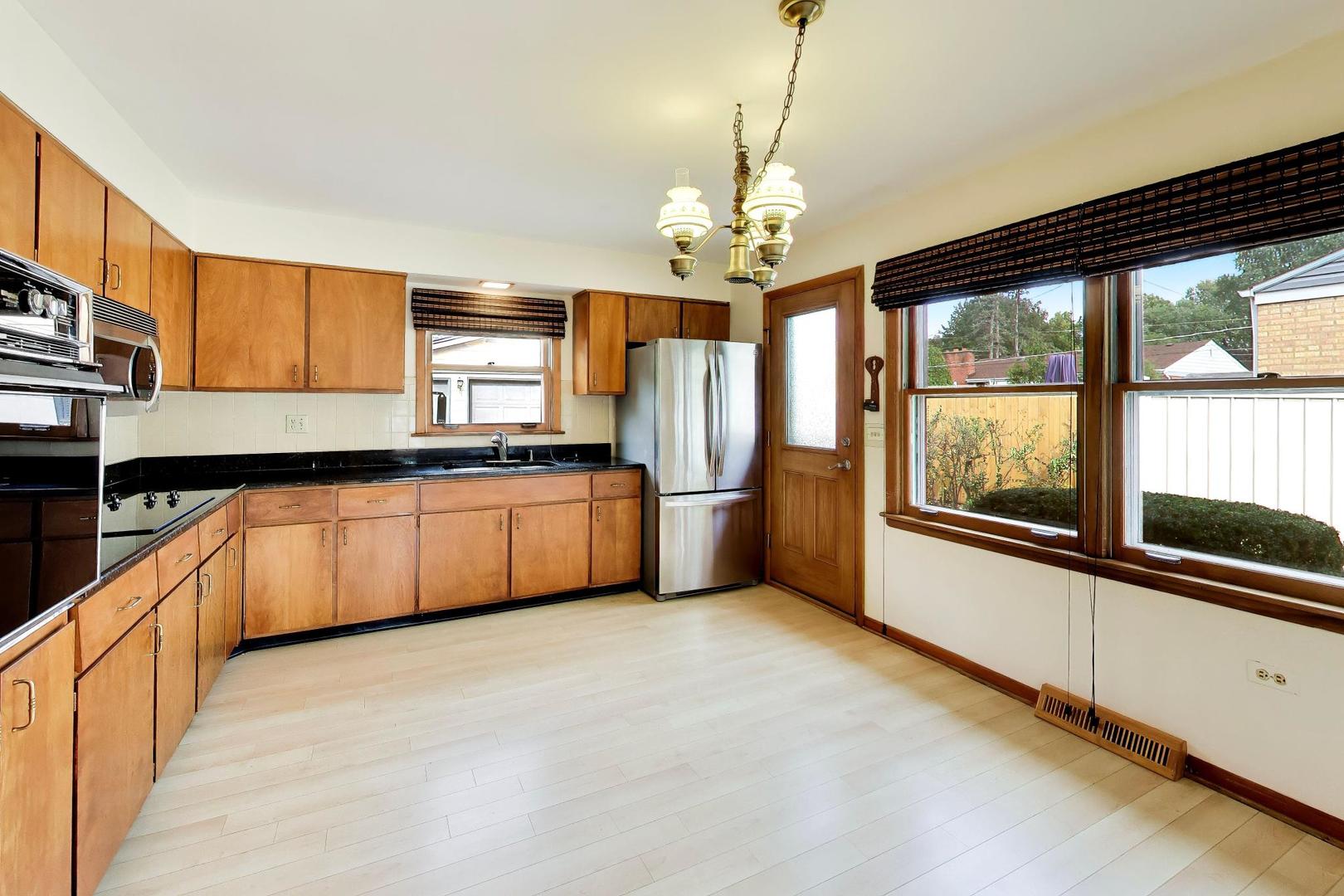 138 N Elmwood Avenue Property Photo 4