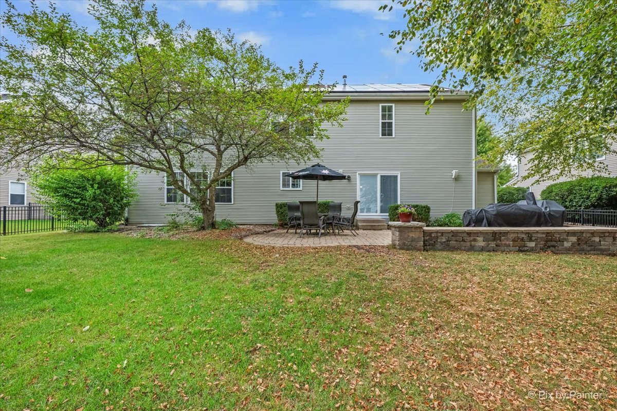 1075 Robinson Street Property Photo 3