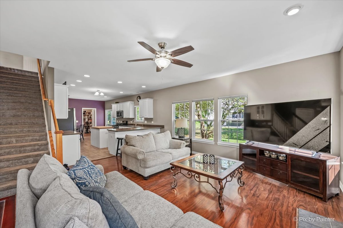 1075 Robinson Street Property Photo 15