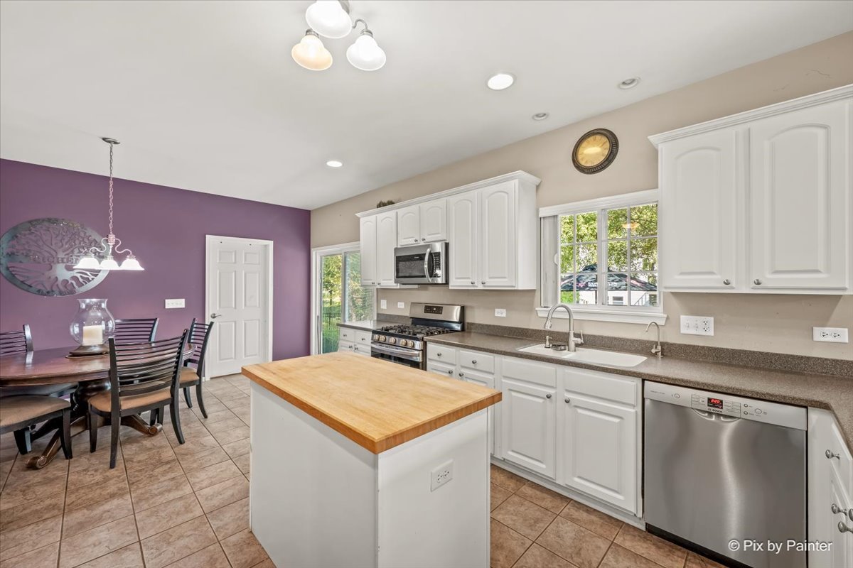 1075 Robinson Street Property Photo 19