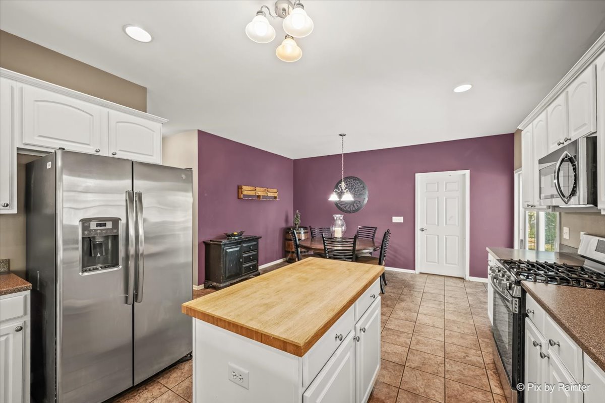 1075 Robinson Street Property Photo 20