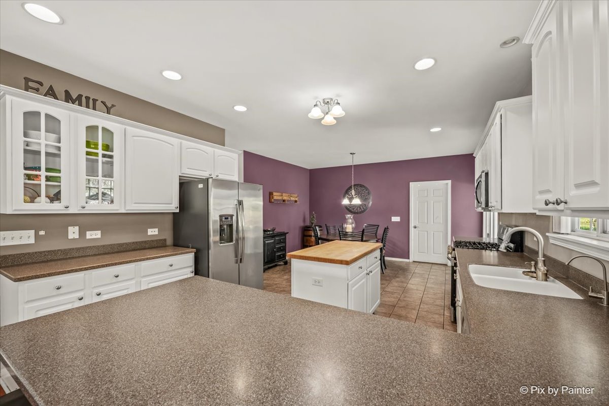 1075 Robinson Street Property Photo 23
