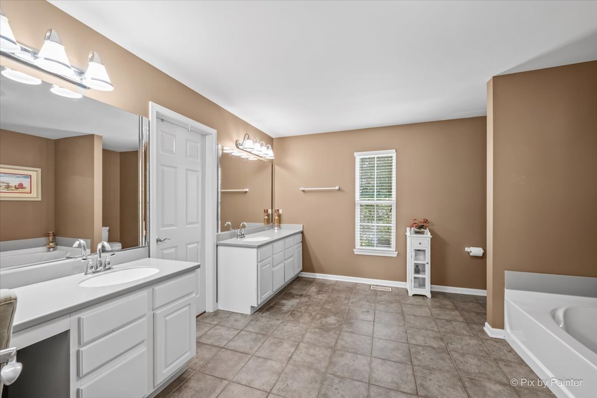 1075 Robinson Street Property Photo 31