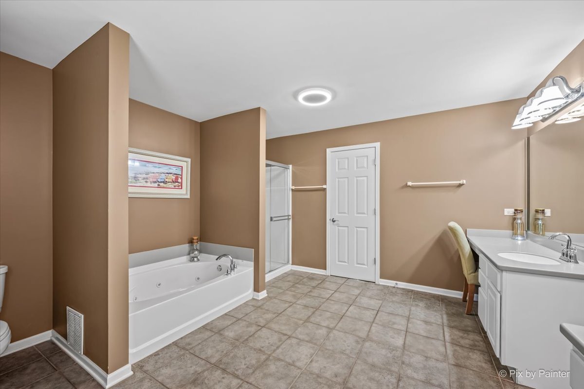 1075 Robinson Street Property Photo 32