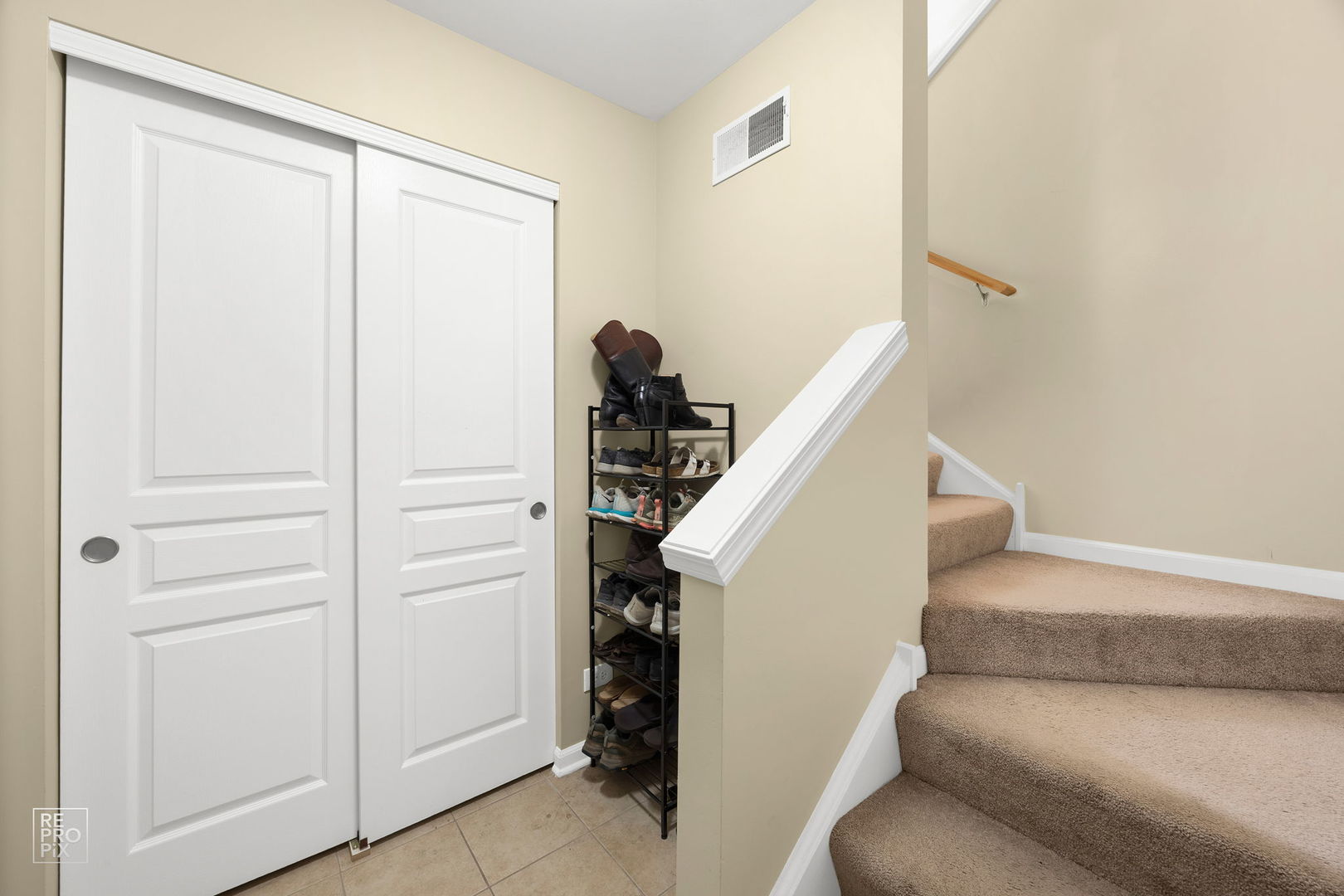 706 E Wing Street Property Photo 2