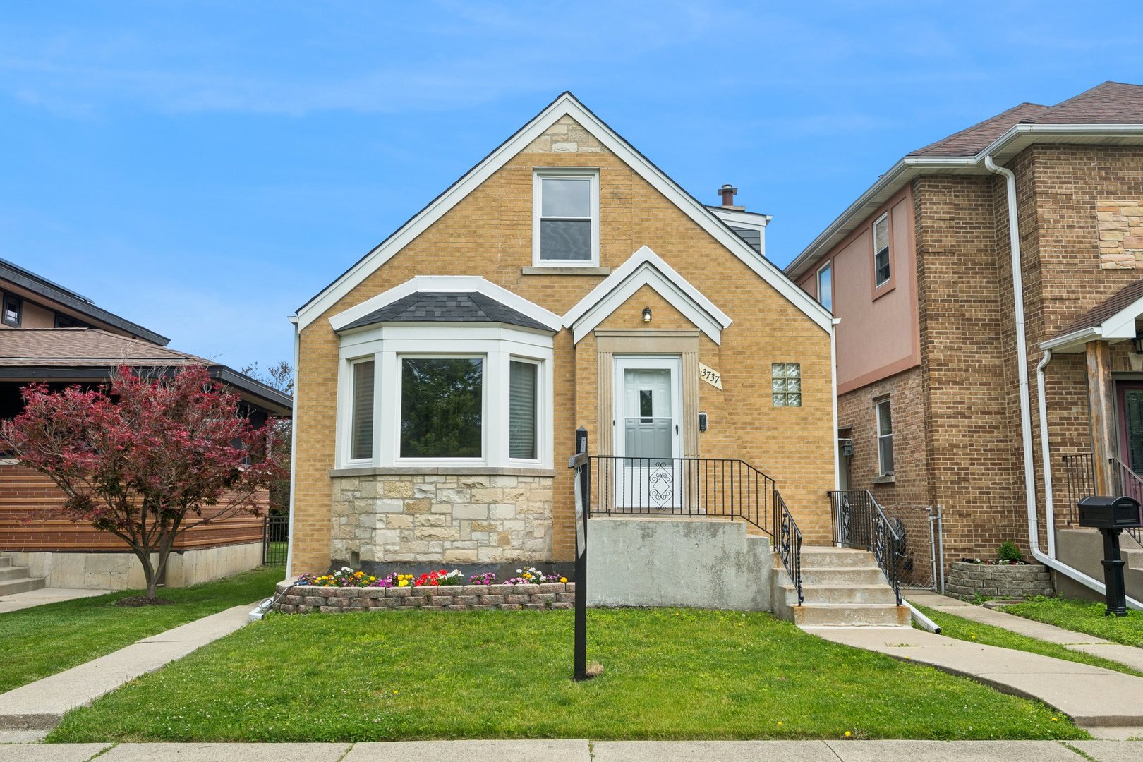 3737 N Cumberland Avenue Property Photo