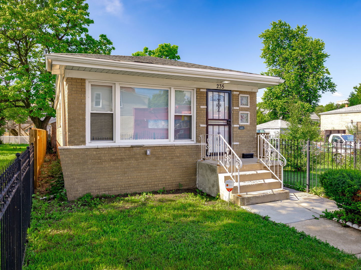 235 W 43rd Street Property Photo 2