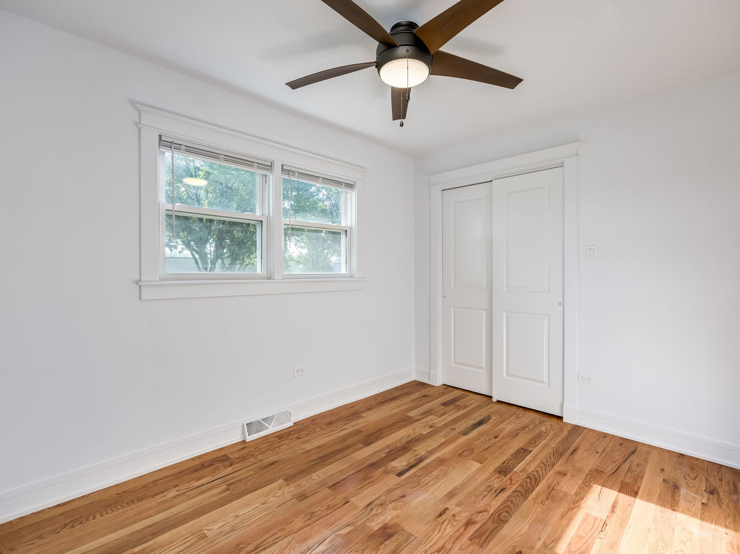 235 W 43rd Street Property Photo 6