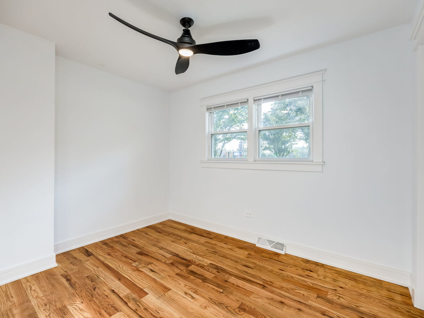 235 W 43rd Street Property Photo 7