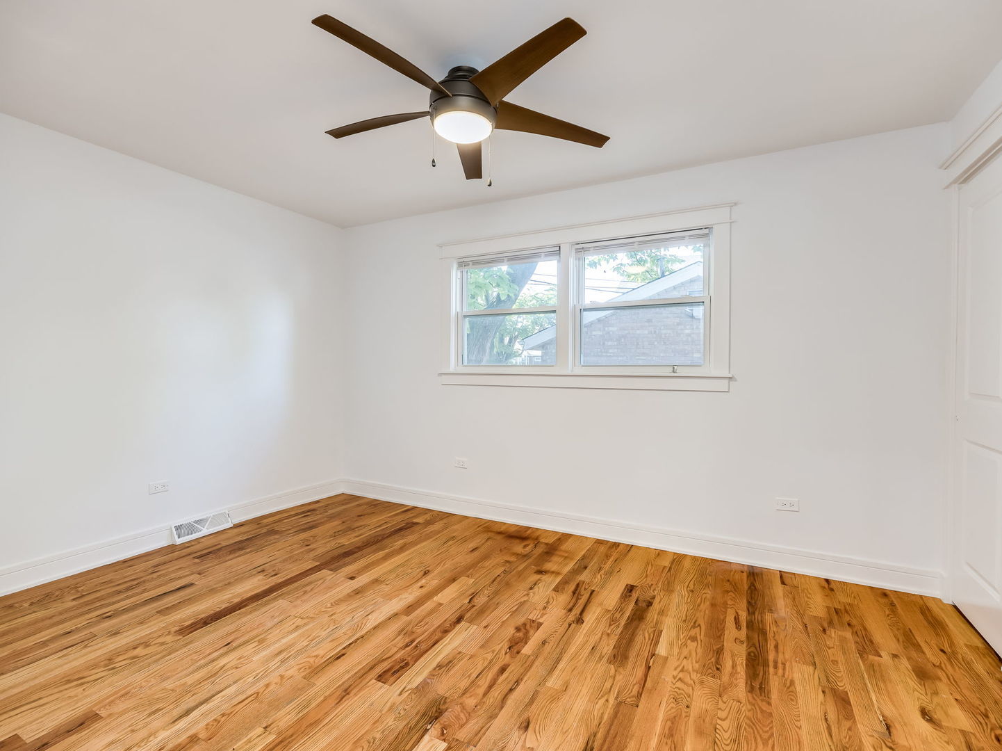 235 W 43rd Street Property Photo 8