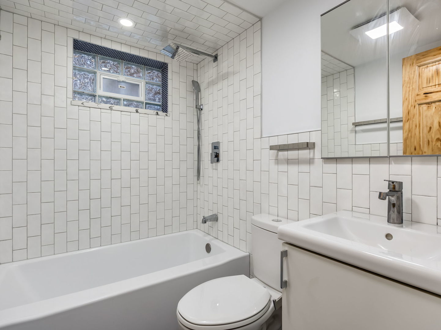 235 W 43rd Street Property Photo 12