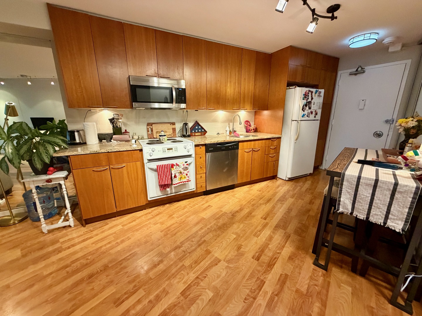 300 N State Street 3710 Property Photo 6