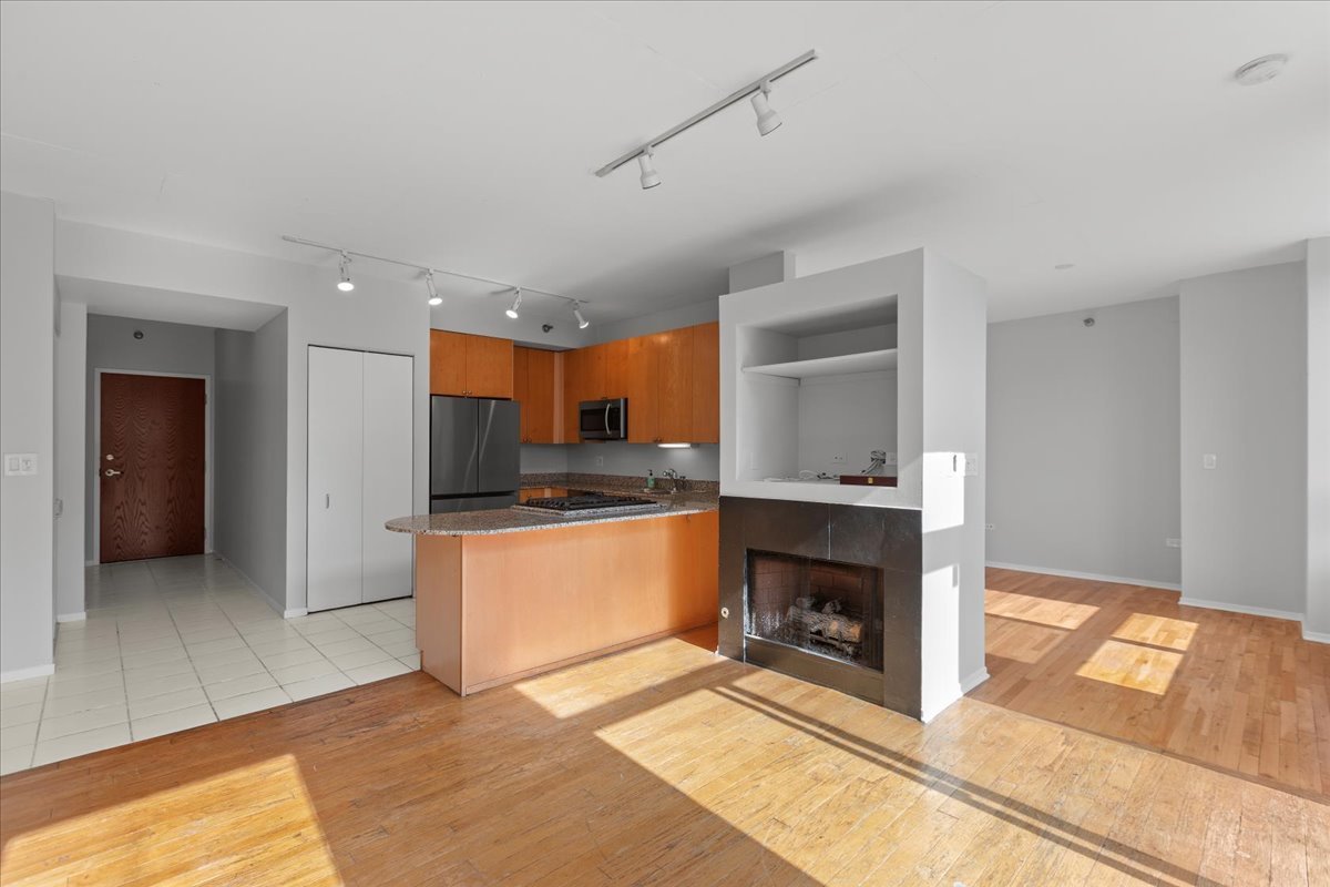 701 S Wells Street 803 Property Photo 4