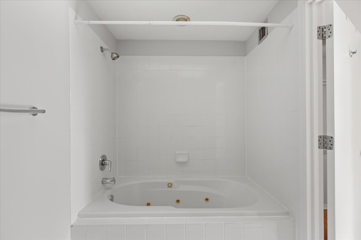 701 S Wells Street 803 Property Photo 9